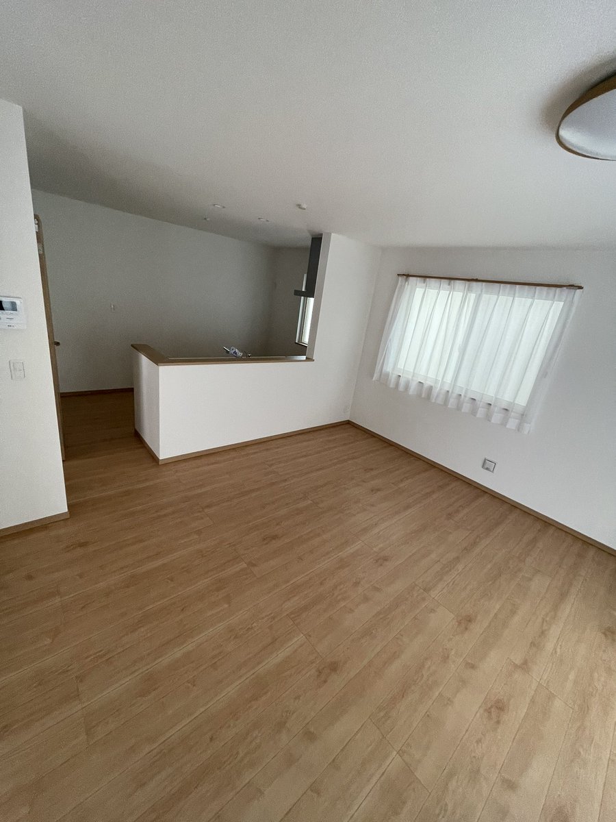 ポール 僕ちゃん天才クレイジーマインド投資家w 飯田産業の新築 街中で土地込み1500万円の家を知り合いの投資家さんが欲しいと言うのでついていきましたが とってもよかったですwww うまくいけばこのまま利回り10パーセントくらいになりそうでちょっと