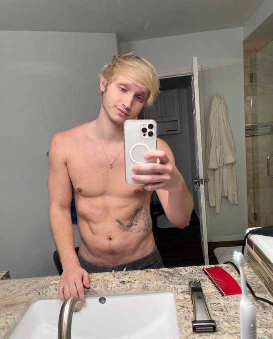 Felt cute might delete later 😅 https://t.co/T3CNWKgpIX