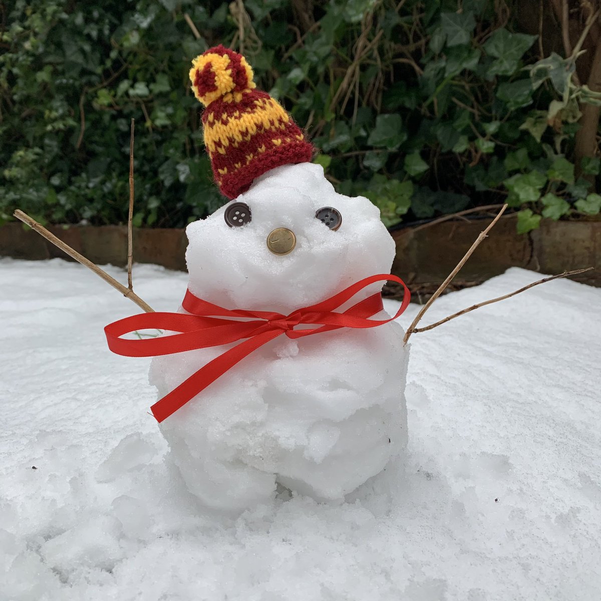 I knew I’d kept that bobble hat from my <a href="/innocent/">innocent drinks</a> smoothie 8 years ago for a reason 🥰❄️☃️