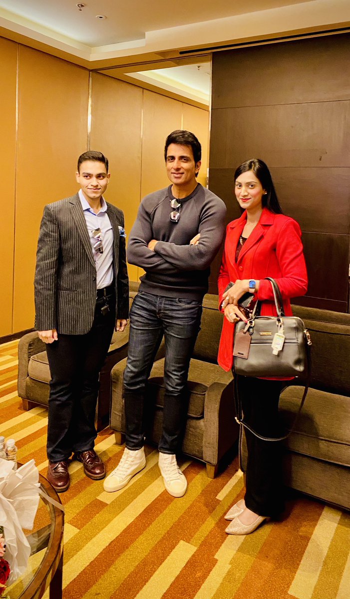 AnoshPrasad's tweet photo. Met Superstar @SonuSood Ji the Reel &amp; Real Life Hero &amp; @DrEvanaPrasad, who shared common goal of fighting COVID and a social cause; d man behind d constant hustle to move d stranded masses reach back home during d pandemic. Humble &amp; impressive. Pleasure, to have you in Bhopal! https://t.co/vZ9jYPw5ce