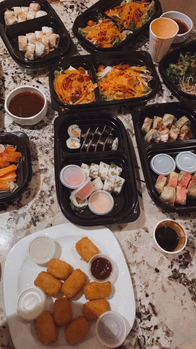 Sushi night!!! 🤤🤤🤤