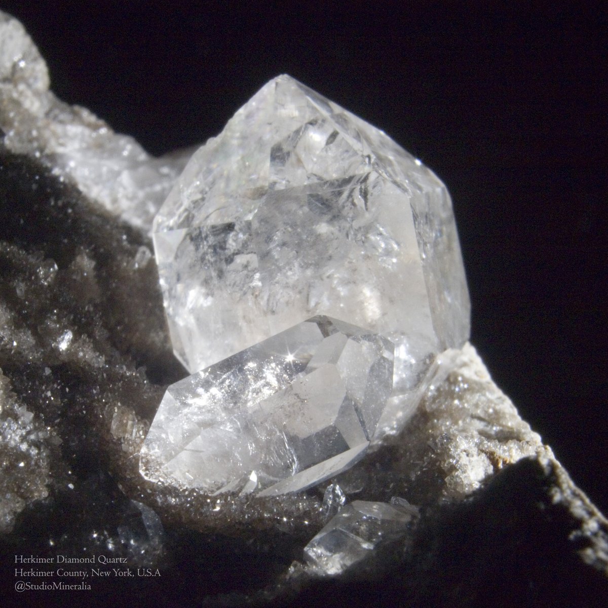 #Herkimer #Diamond #Quartz in its #natural #habitat.
Herkimer County, #NewYork, #USA
StudioMineralia.com
#Earth #Art #Gallery
#elevated #geology #crystal #mineralspecimen #meditation #artgallery #herkimerdiamond #herkimerdiamonds #fractal #mineralshow #crystals #naturalvibes