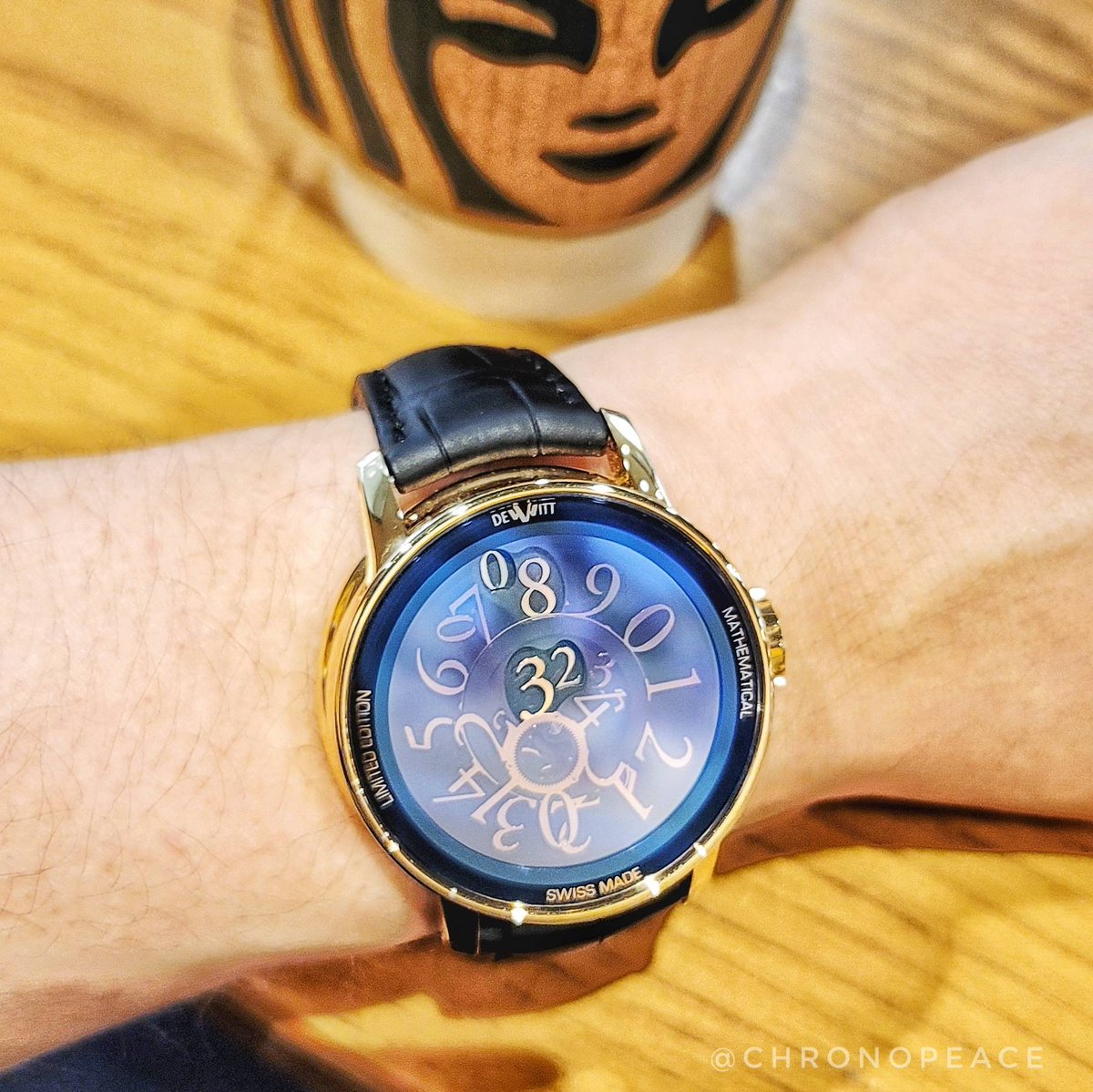 chronopeace's tweet photo. 単純なアイデアを超絶技巧の複雑機械で作るとこうなるけど、見ただけでは凄さが全く伝わらない例。 Simple idea turned into a reality with complications by top watchmakers but you cannot tell it by just looking at the watch.
#DeWitt #ドゥヴィット #dewittwatch #dewittwatches https://t.co/0qZ4lMYhSk