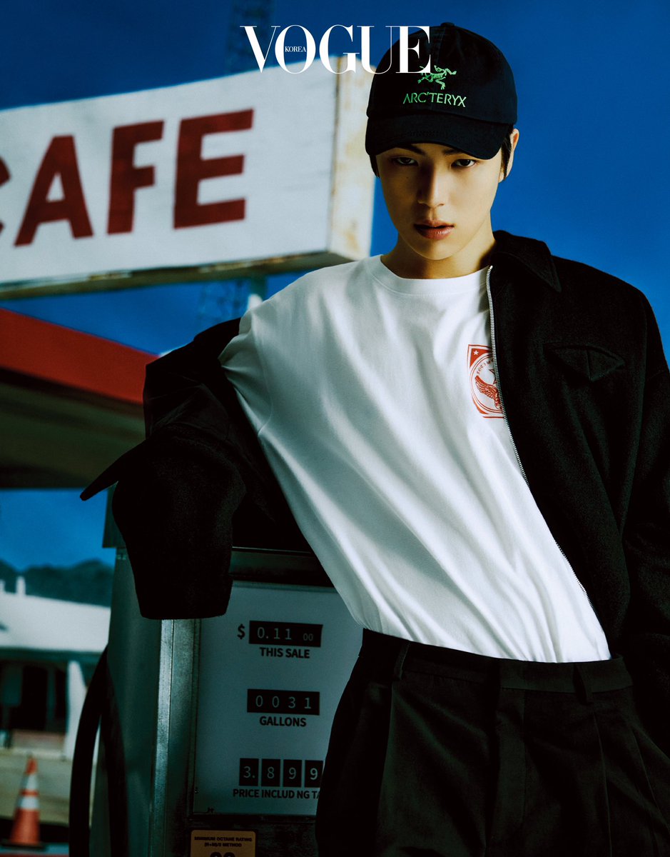 OfficialMONSTAX's tweet photo. 📸
#몬스타엑스 #민혁 #IM
#VOGUE 2월호 화보

@Voguekorea
#MONSTAX #MONSTA_X
#MINHYUK #아이엠 #보그 https://t.co/ty2e8a84kT
