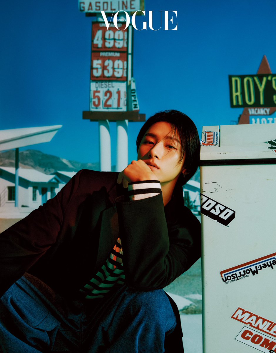 OfficialMONSTAX's tweet photo. 📸
#몬스타엑스 #민혁 #IM
#VOGUE 2월호 화보

@Voguekorea
#MONSTAX #MONSTA_X
#MINHYUK #아이엠 #보그 https://t.co/ty2e8a84kT