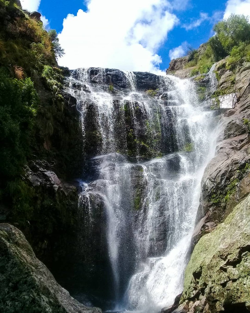 DestinosAr's tweet photo. A 15 km de Mina Clavero se encuentra Villa Benegas una pequeña aldea Serrana en medio de las altas cumbres cordobesas.
Desde este magico destino podemos llegar a la Casacada mayor un lugar de una belleza inigualable.
.
¿Es justo los que estabas necesitando?🙌
📸 calivaflor https://t.co/Gnmpn2TUrU