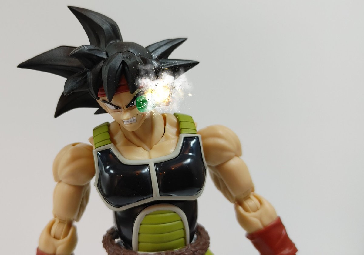 祝柱 ここで バーダックこそこそ小技話 スカウターを半端にさしこむ Picsartのステッカーのヒビ ネガ加工 爆発 スクリーン加工 を貼る ぼかしのフォーカルズームで動きをつければ 劇中のスカウター爆発シーンっぽくなりますよ