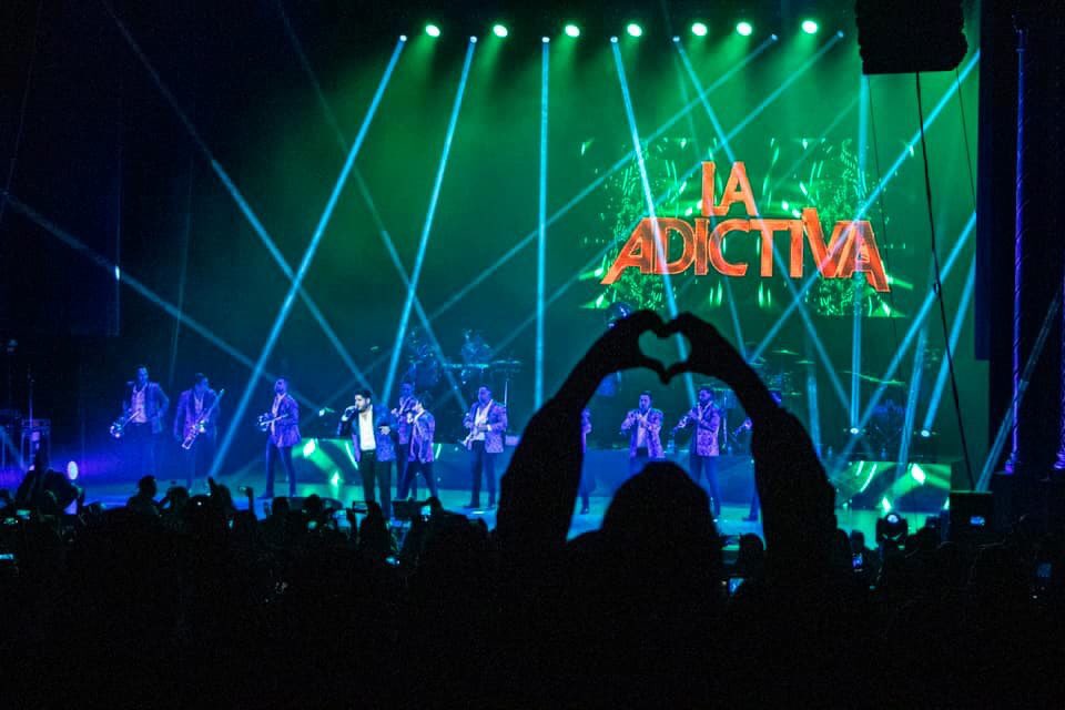 adictivaoficial's tweet photo. Como se extraña estar así... ya nos urge una #nocheadictiva ❤️ https://t.co/vb2ltli22g