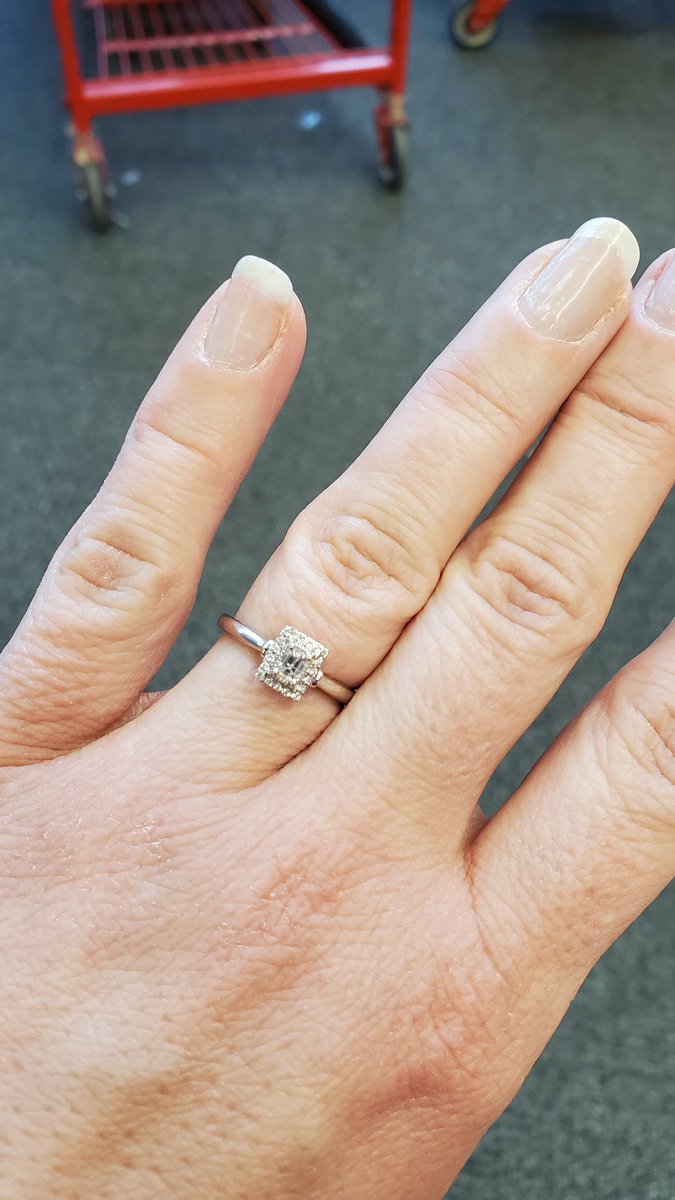 Mandy4Target's tweet image. So this happened this weekend while I was working! 💍
#TargetProposal #HeSurprisedMe #MyTeamLovedIt #T2487 #TargetColumbusNewAlbany