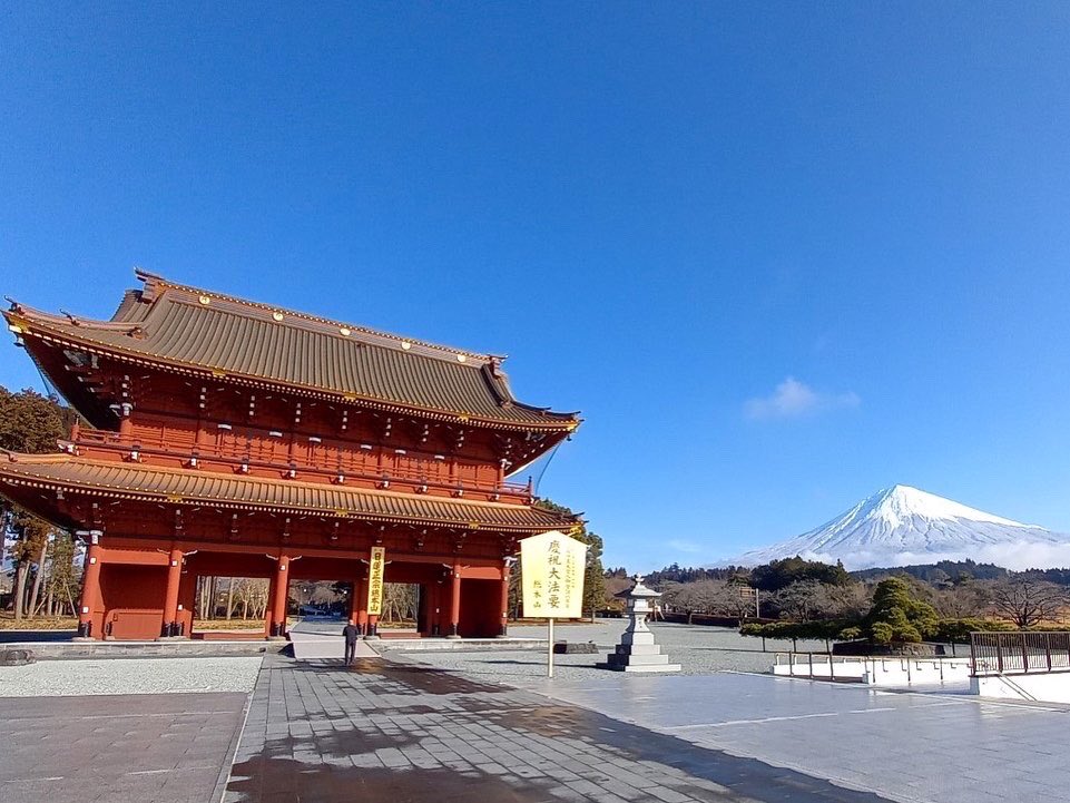 坂井 久美子 21年1月25日 月 本日の大石寺 Part 日蓮正宗 総本山大石寺 大石寺 静岡県富士宮市 富士山 快晴 三門 美しい