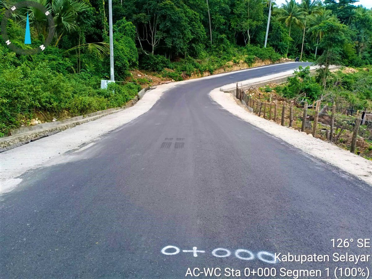 nurdinabdullahh's tweet photo. Alhamdulillah, ruas jalan Tanabau - Ngapaloka - Pattumbukang di Kab. Kep. Selayar sepanjang 3,50 Km lebar 5,60 m pembangunannya hampir rampung. Perhatian besar kami terhadap pembangunan jalan di berbagai daerah di Sulsel merupakan wujud dari program unggulan Sulsel Terkoneksi. https://t.co/sIx2XV2V74