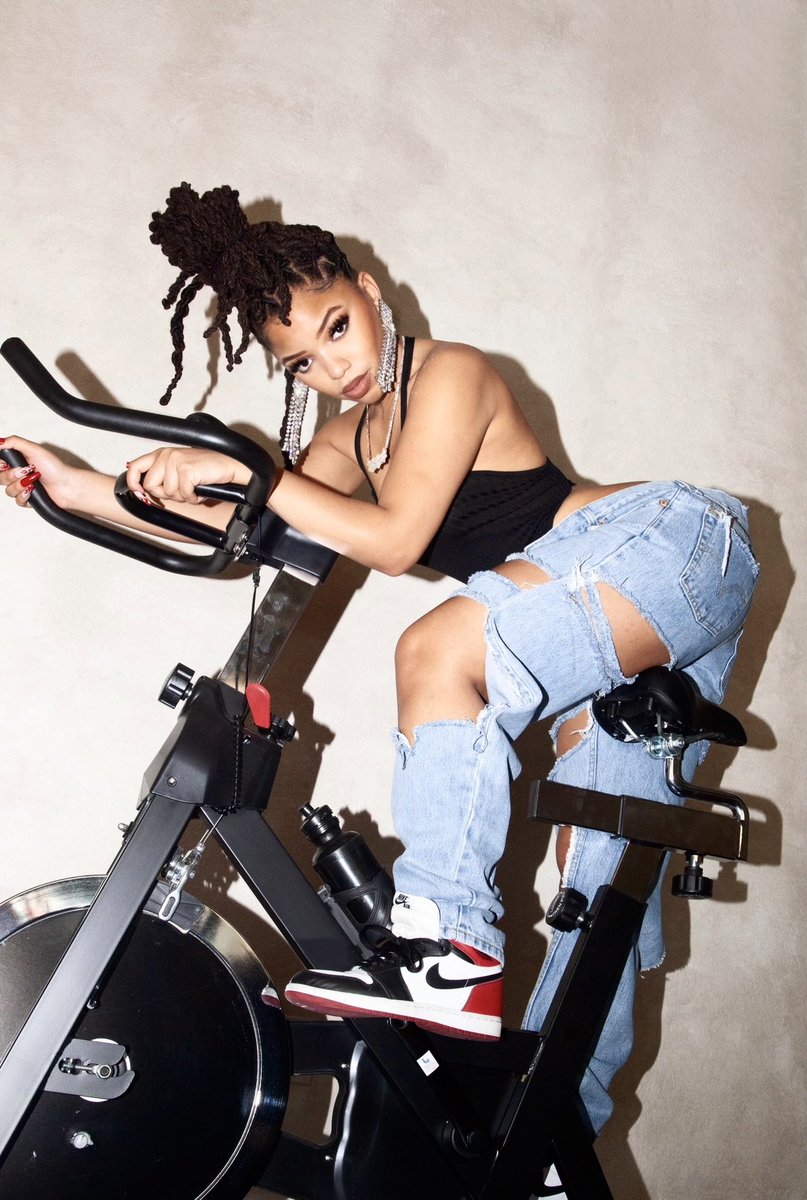 chloexhalle's tweet photo. 🚲

IG: chloebailey https://t.co/xQW4vB4rsy
