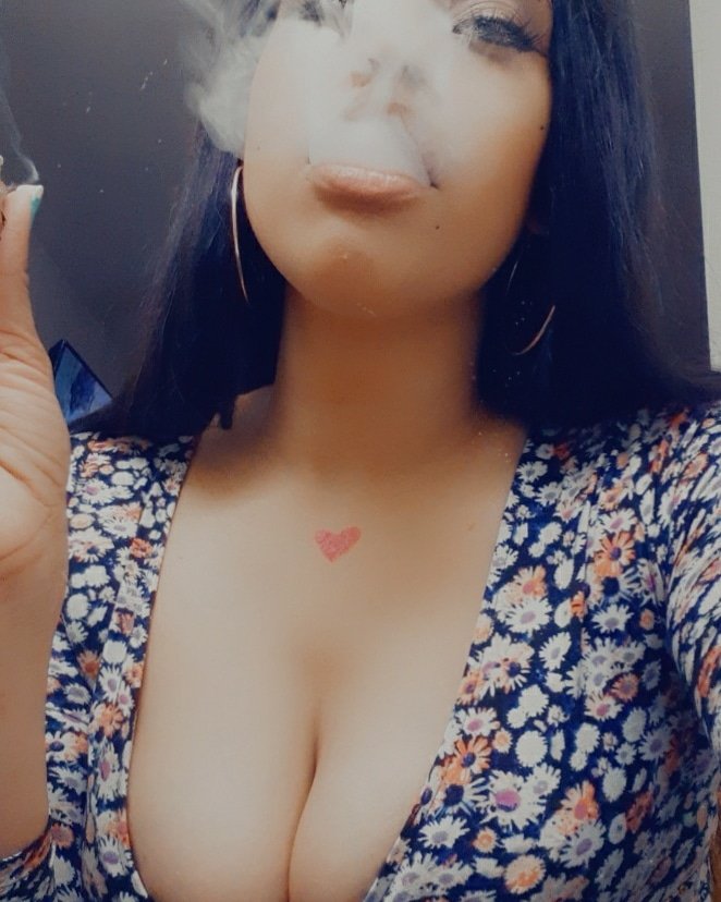 Ivynicole1988's tweet photo. Smoke something bitch 
https://t.co/AGiB8wY0CK https://t.co/yvTu7fevp6