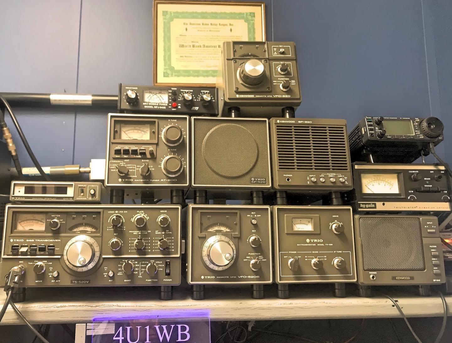 ジャンク品) アマチュア無線機 TS-820 マイク付 トリオ TS－820S