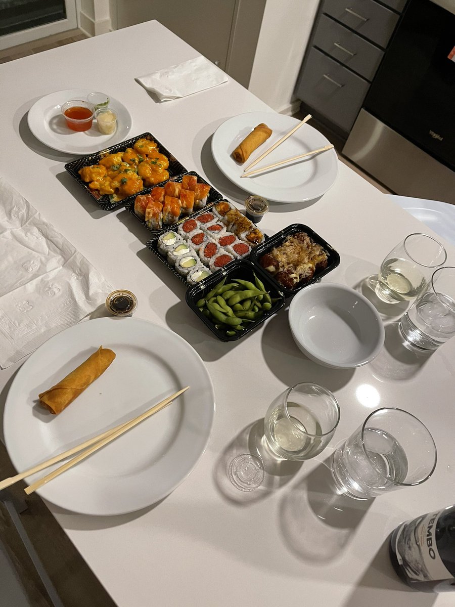Allisunny4's tweet photo. First dinner with a friend in a long time. It was delightful to indulge and to have the best company to enjoy this meal with! I must find where we ordered from because I would again, and again, and again. https://t.co/HgxTY3uEr1