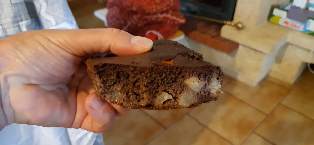 Guedjsorghum's tweet photo. @freresdarmes91 @idfterresaveurs @Bienvenueferme Oui, j'ai testé la farine de #sorgho grain roux, free gluten, riche antioxydant, fibres, fer, zinc, vitamines B6 &amp; acides gras d'intérêt. 
Gâteau et quiches couleur chocolat sans chocolat et moelleux!
A tester! https://t.co/OvCRUh2pH9