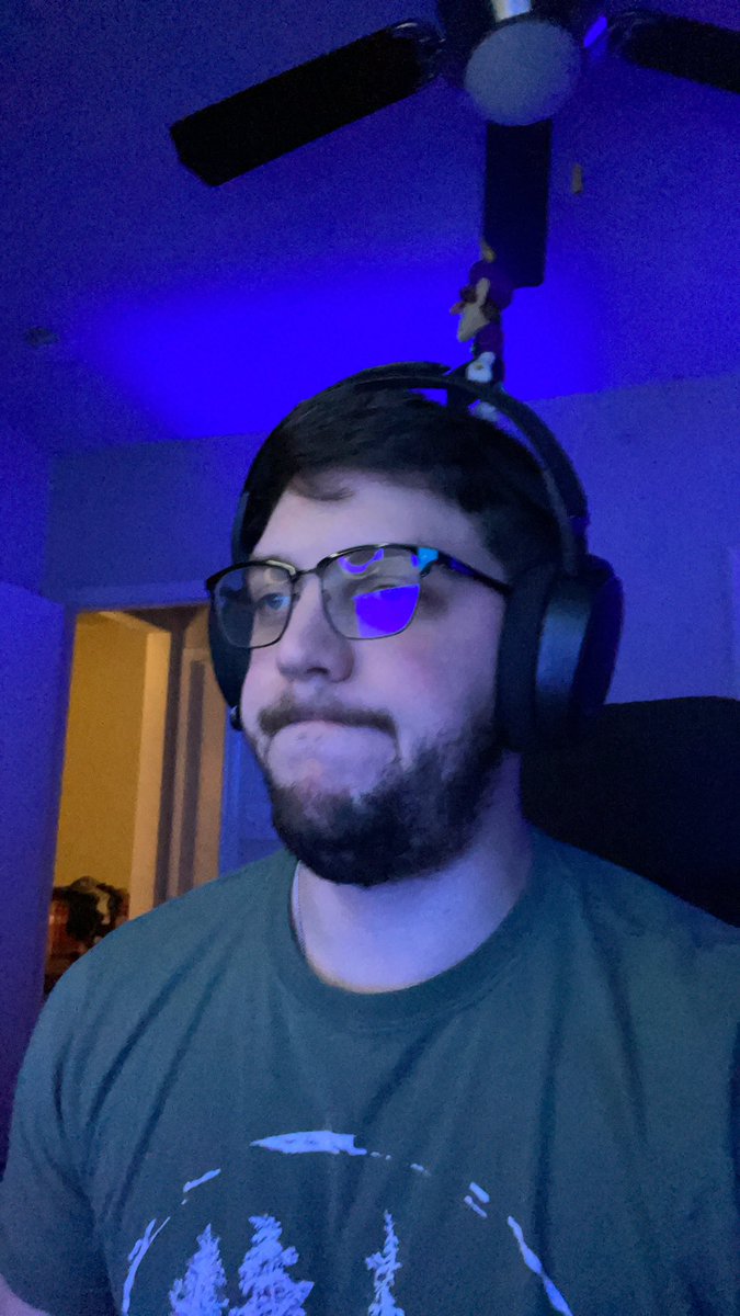 TonsofTrees's tweet image. Well the stream was coming to an end and I guess my computer felt like closing down for me...more tomorrow guys! #bluescreen #computercrash #stream