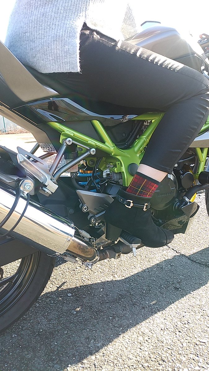sus441's tweet photo. JP250に参戦しており、プライベートではNinja250SLに乗っている、M選手にKicks Springを試乗してもらいました!
「乗り比べると、純正ノーマルサスが〝棒〟みたいですね(笑)」
というインプレ頂きましたww
#kawasaki #ninja250sl #ninjarrmono #z250sl #kicks #kicksspring #sus441 #sus441engine https://t.co/zvHkgDsS8C