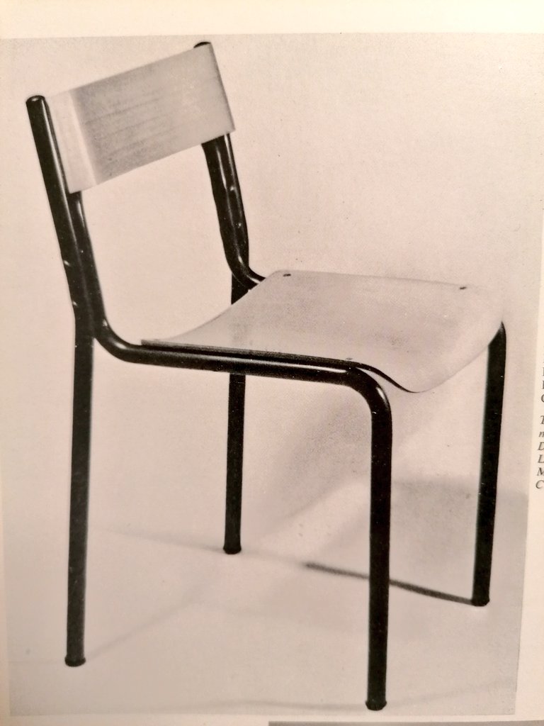 Nel 1960 vince il compasso d'oro la sedia scolastica T12 in tubi metallici e compensato [Achille e Pier Giacomo Castiglioni e Luigi Caccia Dominioni]

Per dire l'importanza che la scuola dava al progetto e che il progetto dava alla scuola.

#tantecarecose
E buon rientro in classe