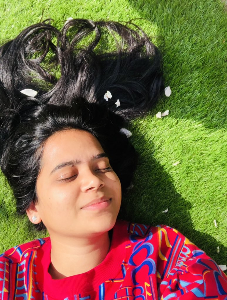 Deepika_Ssingh's tweet photo. That sweet winter morning sun.. cold breeze.. aloo k parathe... a happy heart 💚💖 https://t.co/O4jyIrFx4G