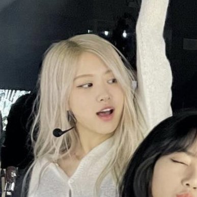 azylla97's tweet photo. BLONDSÉ?!!!!!??? https://t.co/GEf9cLbAPz