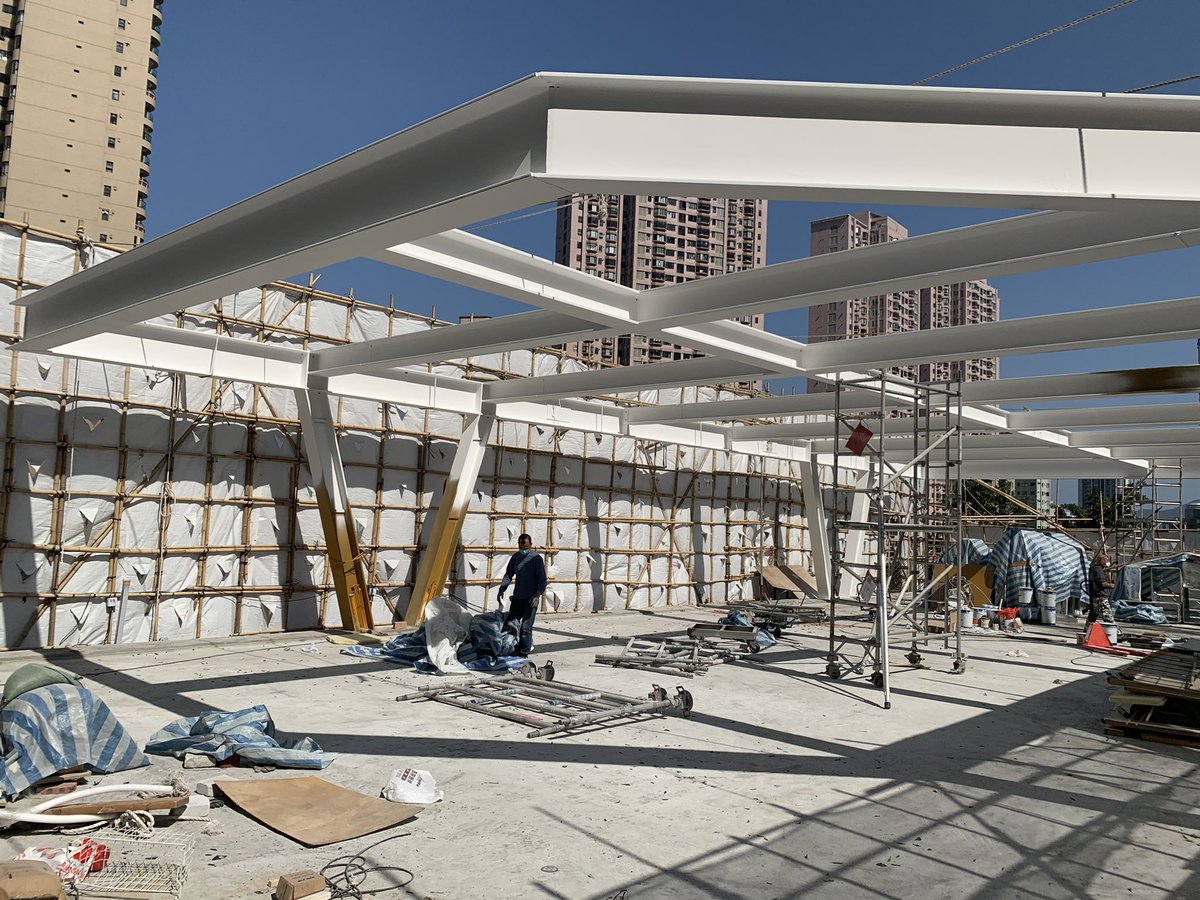 We are painting today...Sundeck Roof is looking better by the day and so does the pool!!! Exciting times ahead... #lrc #hongkong #renovationworks #betterthanyesterday https://t.co/dOiRraSFN7