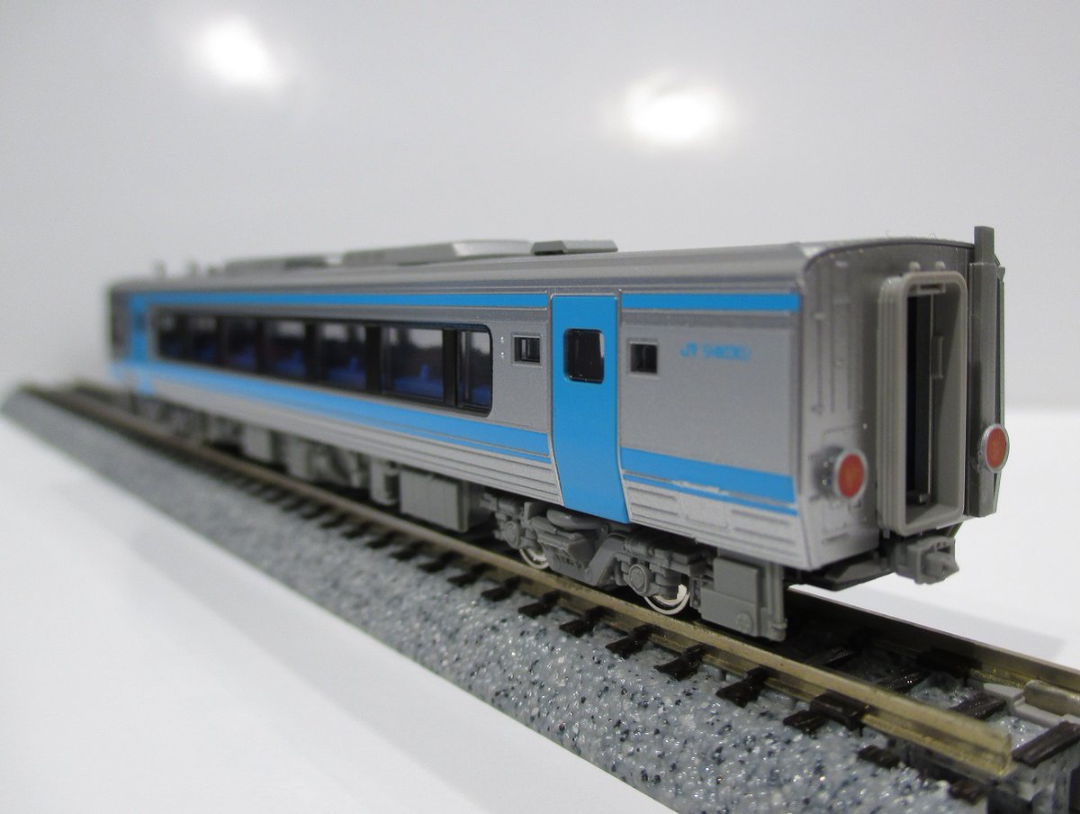 単機回送を楽しもう】JR四国2000系 2119(M)反射板付き特製品￥9,900