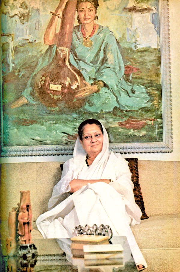 jitu_vaghani's tweet photo. जनसेवा, त्याग, समर्पण व सादगी की प्रतिमूर्ति, राजपथ से लोकपथ का मार्ग तय करने वाली राजमाता विजयाराजे सिंधिया जी की पुण्यतिथि पर विनम्र श्रद्धांजलि। उनका राष्ट्रसेवा, जनकल्याण व संगठन को समर्पित आदर्श जीवन और सिद्धांत आज भी सभी के लिए प्रेरणास्रोत है।
#RajmataVijayaRajeScindia https://t.co/0ZP1m95LYN