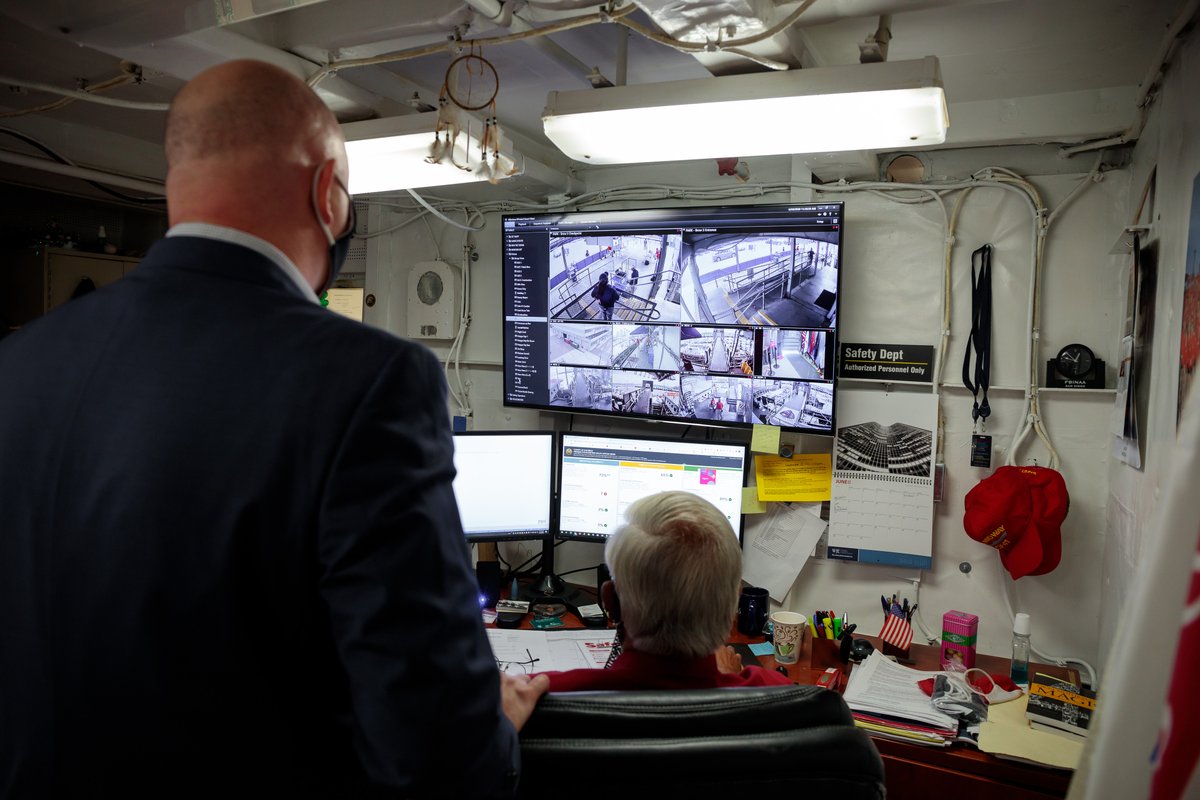milestonesys's tweet photo. PROTECTING GUESTS ONBOARD USS MIDWAY ⚓️

Like many other public attractions, the USS Midway Museum uses video technology to ensure the safety of guests. 

Learn how: https://t.co/KiNut0WPvT

#maketheworldsee #security #technology #security #surveillance https://t.co/vFMMDgw5l6