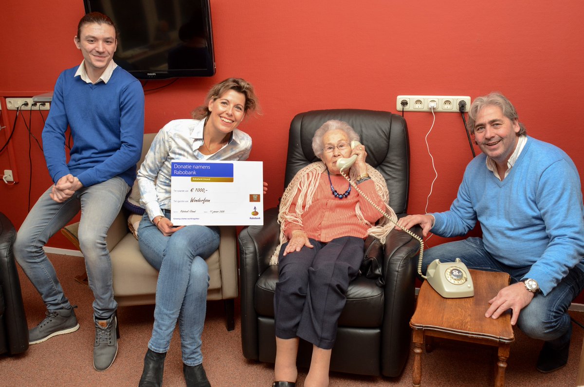 Telstar@work zoekt oude draaitelefoons om te verbouwen tot Wonderfoon én we geven 7 van deze 'hoorn vol kadootjes' weg! Welke instelling met (dementerende) bejaarden kunnen we hier blij mee maken?!

ijmondwerkt.com/2021/01/25/tel…
