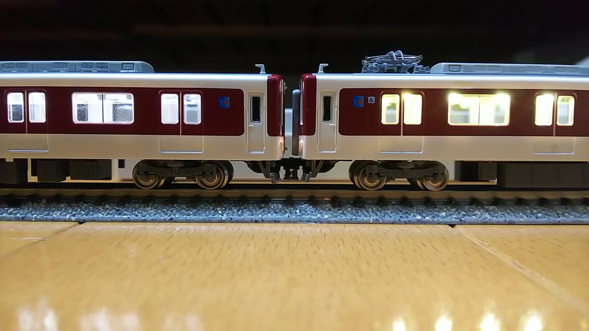 色合いを確認するためにポポンデッタ室内灯黄白色を購入。 vvvf車は