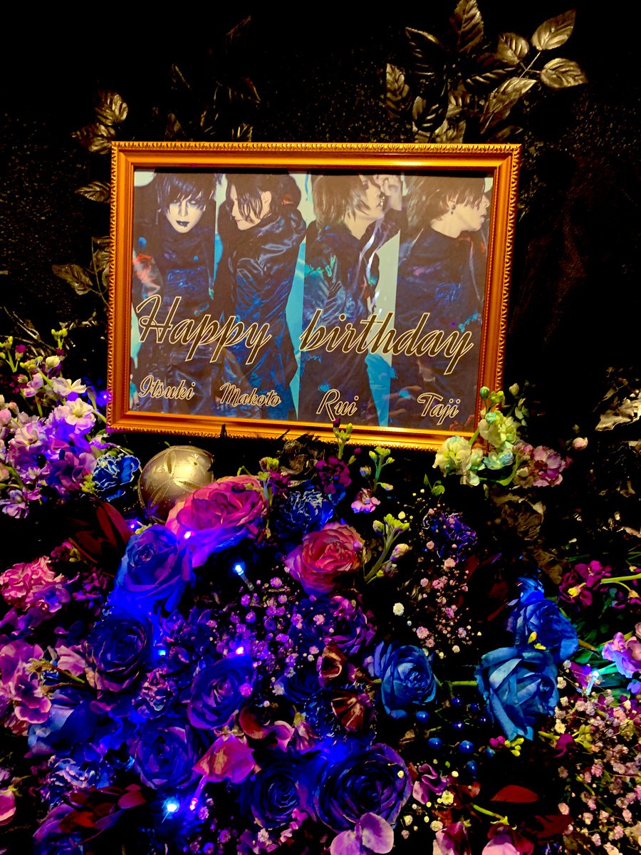 ARTiCLEAR。

会場にいたお客様も配信のお客様もありがとうございました。

無事にレコ発とメンバーバースデーを終えました。

制限のある世界だけど止まらず前を向いて行きましょう。

手洗いうがいは忘れずにね。

次は3/5のワンマン。

2021年もARTiCLEARを宜しくね。

早着替えを久々にしました。