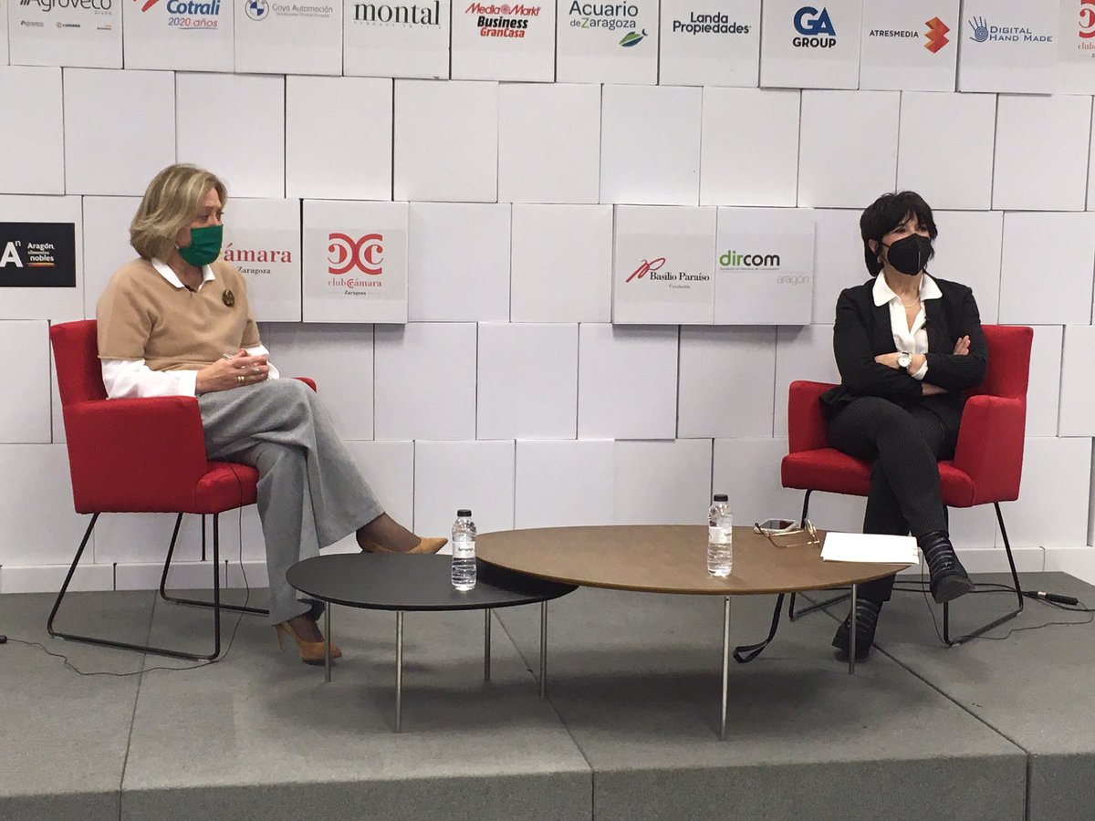 Nieves Artajona, Brand Consultant &amp; Management, habla sobre #branding como una herramienta a favor de la estrategia de negocio: “La marca es el valor que representa un significado y que te hace sentir” #EncuentrosCon <a href="/FBasilioParaiso/">Fundación Basilio Paraíso</a> <a href="/camarazaragoza/">Cámara Zaragoza</a>