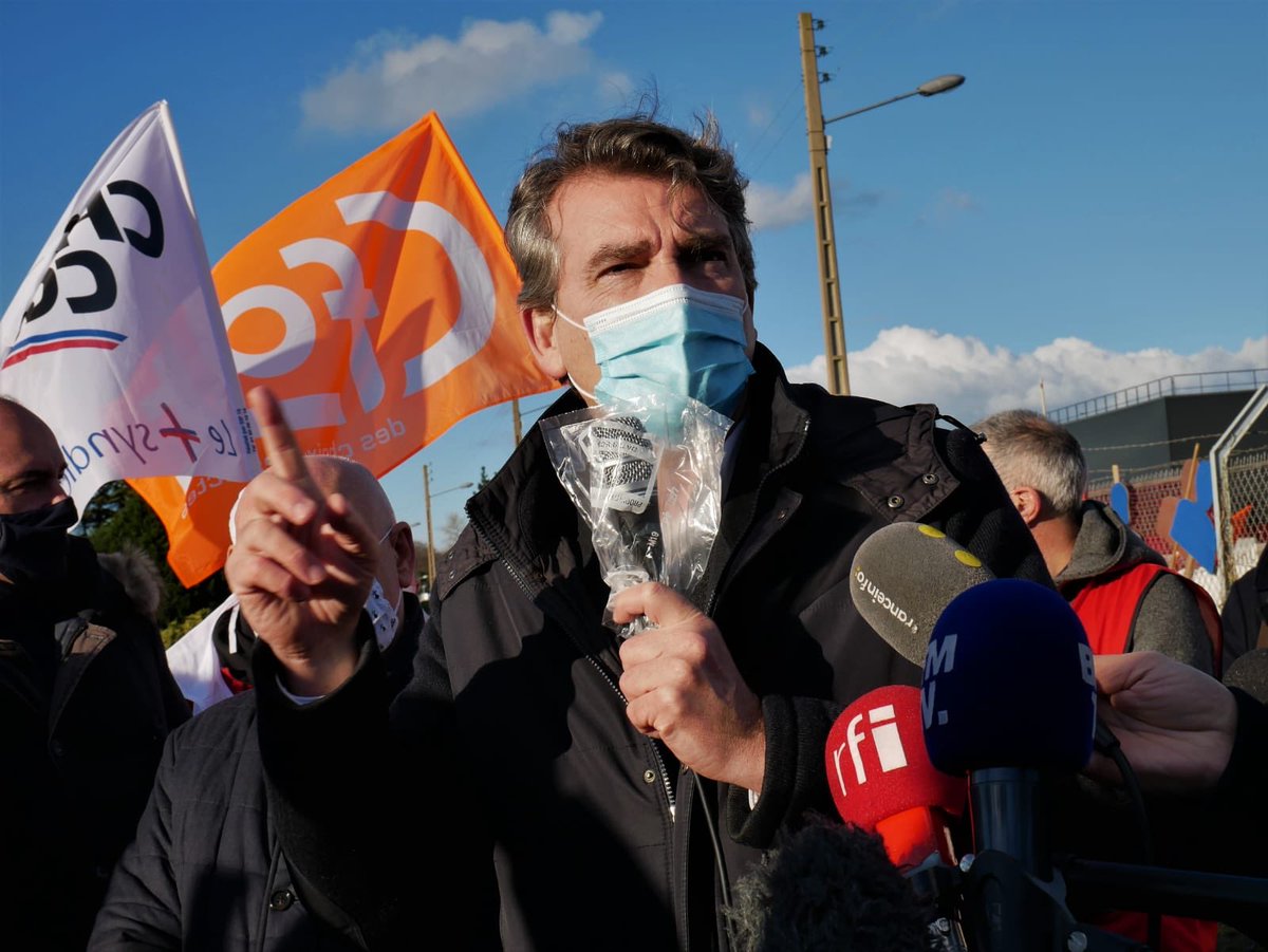 À Lannion avec les salariés et élus de Bretagne, pour proposer un Nouvel Alcatel en mesure d’assurer notre indépendance technologique, le maintien des centres de recherche et de nouvelles usines d’équipements en France. ⁦@CgtBell⁩ <a href="/cfecgc_nokia/">CFE-CGC Nokia</a>⁩ ⁦<a href="/CFDT_Nokia/">CFDT Nokia</a>⁩