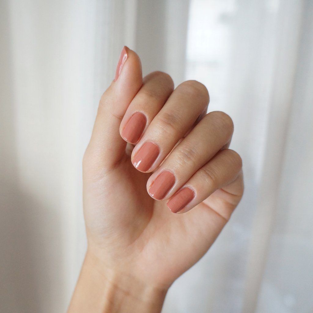 ふね Ar Twitter 手元のくすみがちなイエベの 運命ネイルを見つけてしまったかもしれない Diorの428 Sienna 温かみのあるオレンジベージュのおかげで手元に血色と透明感が出て 塗ると色白に見えるほど 今までベージュネイル 手の色をくすませるイメージだった