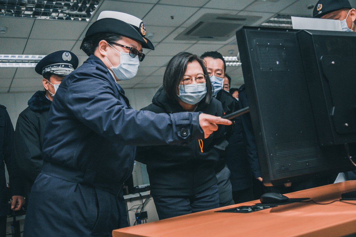 YDN_NEWS's tweet photo. On 1/25, President Tsai inspected Northern Garrison, ROCASOC and Songshan Radar Site, ROCAF. She extended her appreciations to troops efforts on homeland defense and safeguard the People. https://t.co/D4yPJFebEb