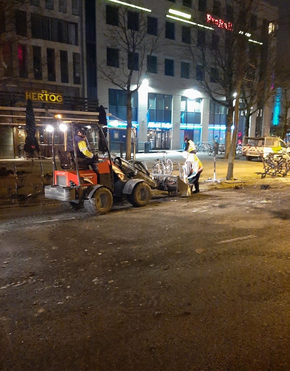 Grazie per chi dall'alba di oggi si sta occupando di ripulire la mia #Eindhoven