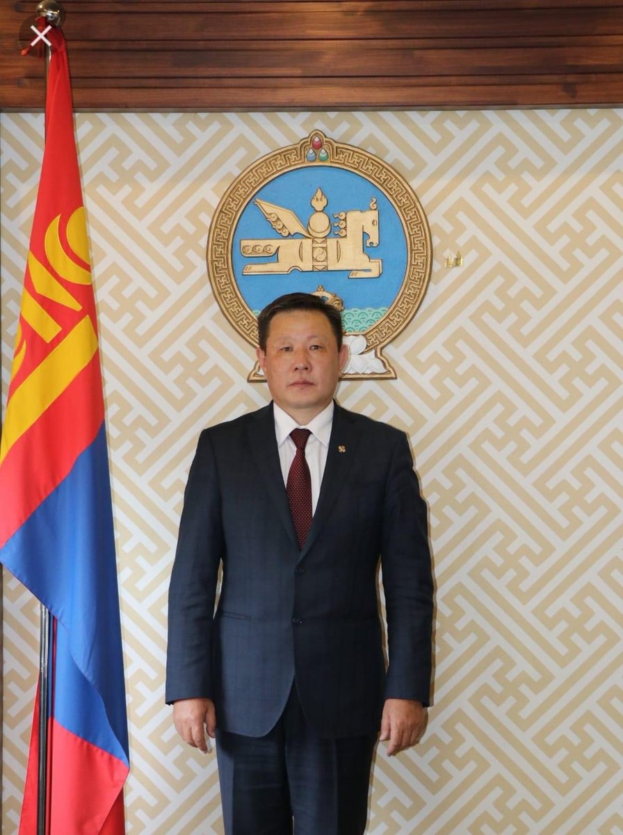 Би Халтарыг маш олон жил мэднэ, хамтарч ажидлаж байсан он жилүүд ч бий, ажилдаа маш нямбай, тооцоо судалгаатай ханддаг, попроод байдаггүй, өөртөө шаардлага тавьж чаддаг залуу даа...
Боломж байдаг бол буцаагаад томилчиход гэмгүй л байх..