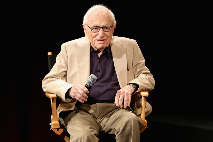 Bristol__TV's tweet photo. Disparition d'une grande plume de #Hollywood : le scénariste #WalterBernstein vient de tirer sa révérence, à l'âge de 101 ans. On lui devait notamment #LesSeptMercenaires , l'excellent #PointLimite ou encore #LePreteNom avec #WoodyAllen . #RIP https://t.co/PixzMW3fIW