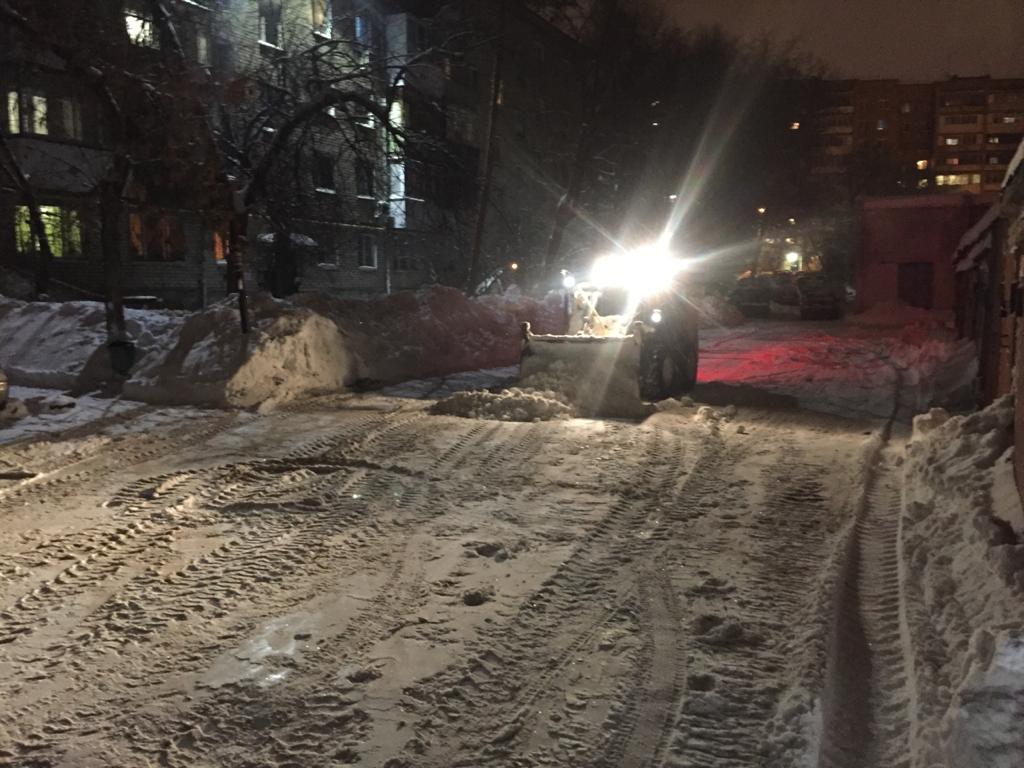 Механизированная уборка снега на придомовой территории МКД 25,27 по ул.Чернореченская
<a href="/admgel/">Администрация Железнодорожного ВГР</a> <a href="/VV_Tyunin/">Вадим Тюнин</a>