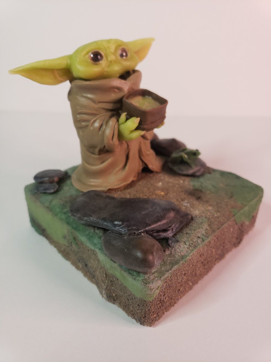 Of course we had to a baby Yoda (Grogu). Hes just too cute! Sculptor Fallan. Freehand, one of a kind sculpture. Cold porcelain
#Grogu #BabyYoda #fanart #ArtistOnTwitter #art #StarWars #TheMandalorian #sculpture #clay