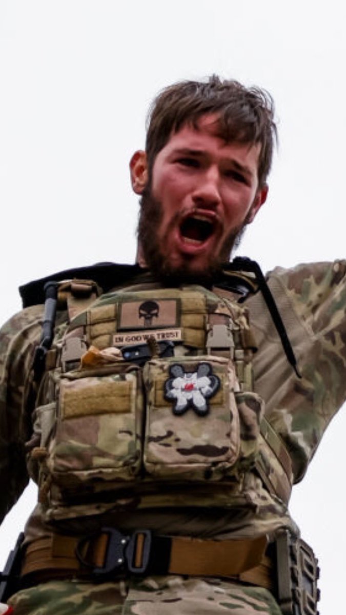 More photos of  #MagnoliaThe front patch is clearerer. Is he wearing a camera?