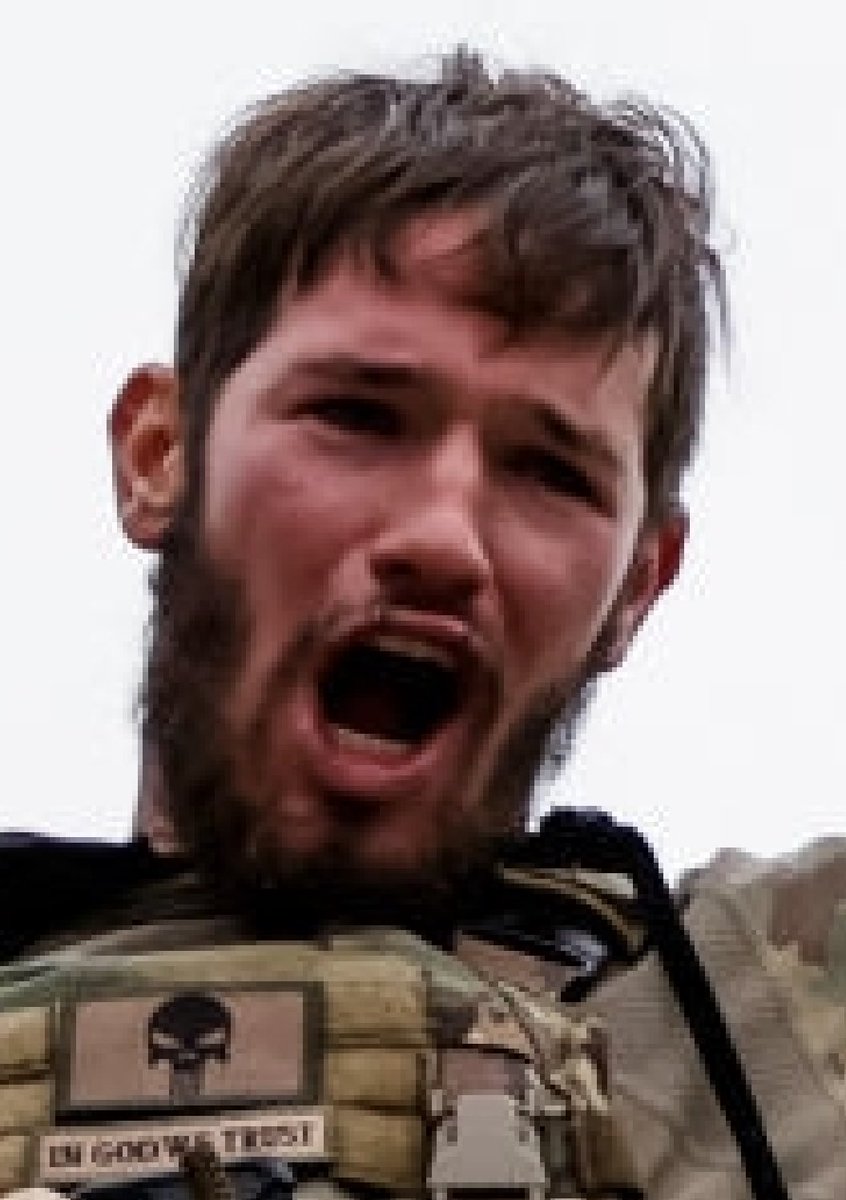 More photos of  #MagnoliaThe front patch is clearerer. Is he wearing a camera?