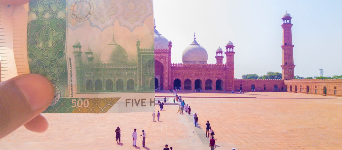 PakTravelGuide's tweet photo. Badshahi Mosque and 500 PKR Note. 
#PakistanTravelGuide #Tourism #Travel #Pakistan https://t.co/6gUJ2mfPUP