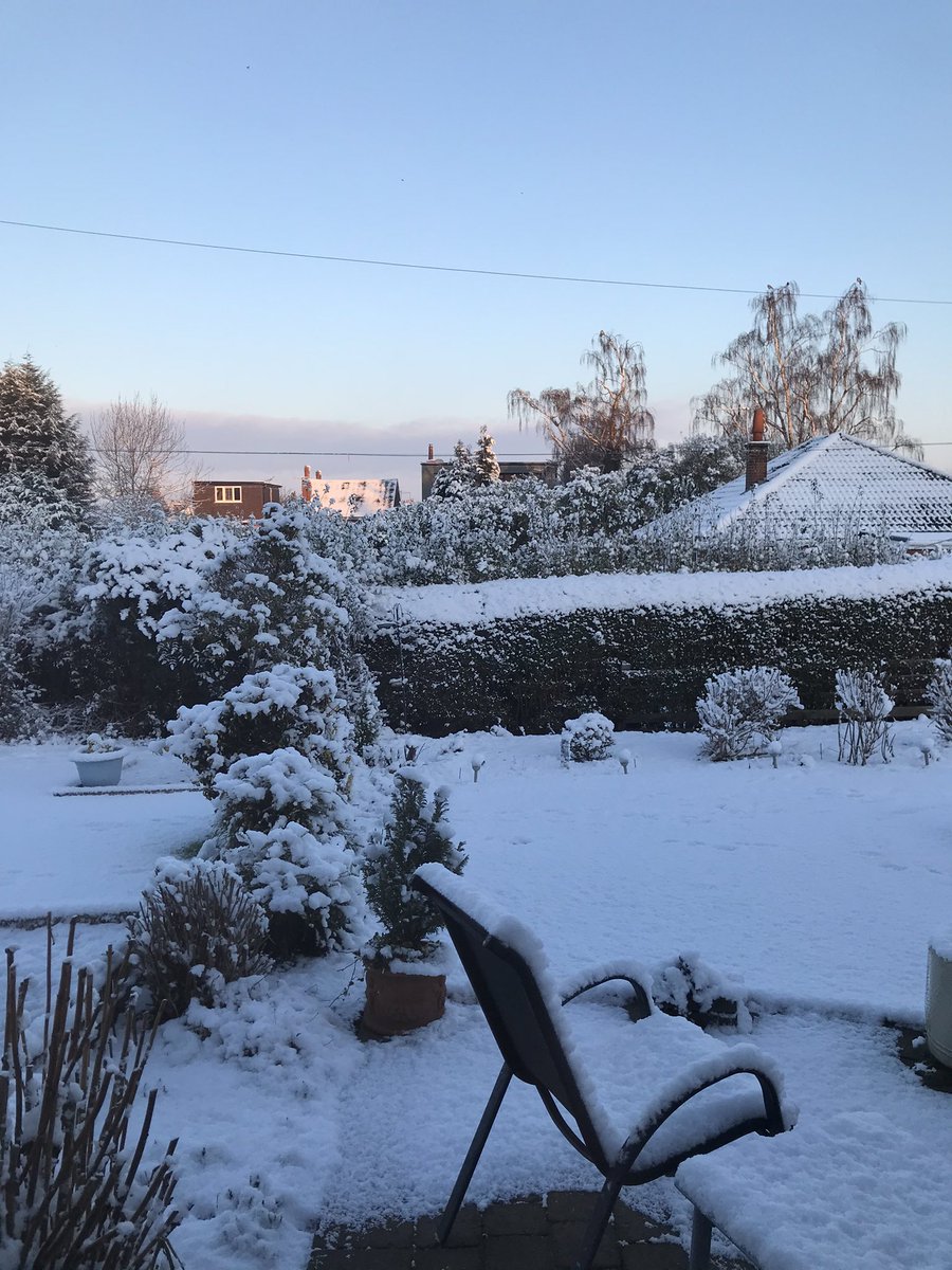 Losethebox's tweet photo. #nottinghamsnow at #sunrise https://t.co/WRdxAcxK5L