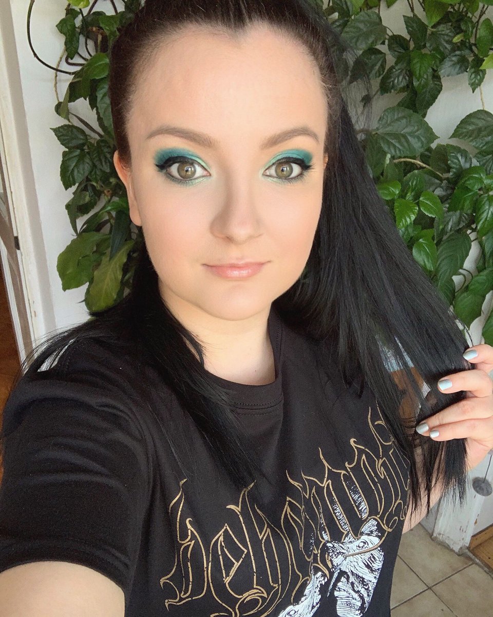 MyToucheBlog's tweet photo. Have a great week everyone! 😁 Do you have any special plans or goals for this one? 🤘🏻
•
•
•
•
•
#monday #metalhead #metalheadgirl #metalheadgirls #metalheadsunite #metalheadsociety #behemoth #behemothofficial #behemothband #metalblog #metalblogger #MyTouche #MyToucheBlog https://t.co/Yf4EtZJ5L0