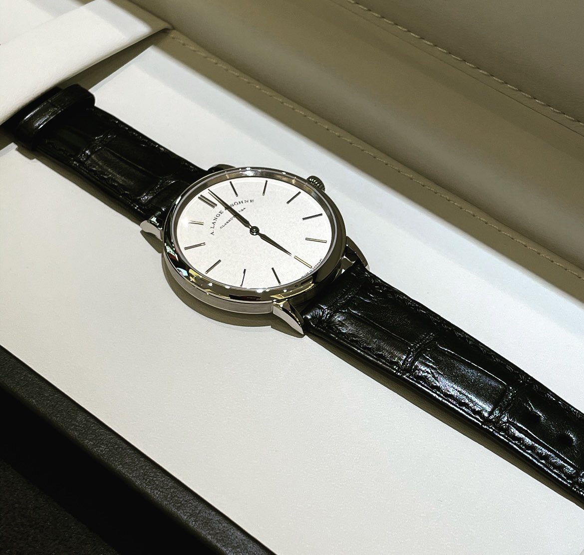 Kiy このhodinkeeの記事は サクソニア フラッハ37mmを選ぶ際 とても興味深い記事だった T Co Bwkjdtr0cu