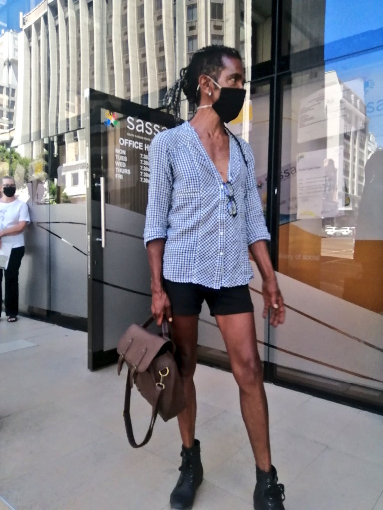 SoliPhilander's tweet photo. Outside the SASSA offices in Cape Town
#makingitofficial
#thepensionerslife https://t.co/j7vblMXaAz
