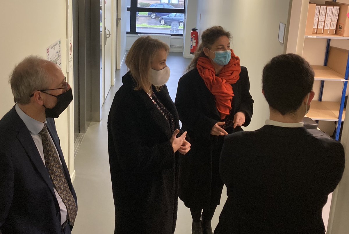 UTJeanJaures's tweet photo. Des prêts d’ordinateur via don @Occitanie &amp; clés Data pour accès #internet, aux soutiens #sante #social et #psychologique par le #Simpps #UT2J @Univ_Toulouse : visite auprès des services/acteurs des différents dispositifs proposés aux #etudiants #enseignementsuperieur #universite https://t.co/BKpPhsvieu