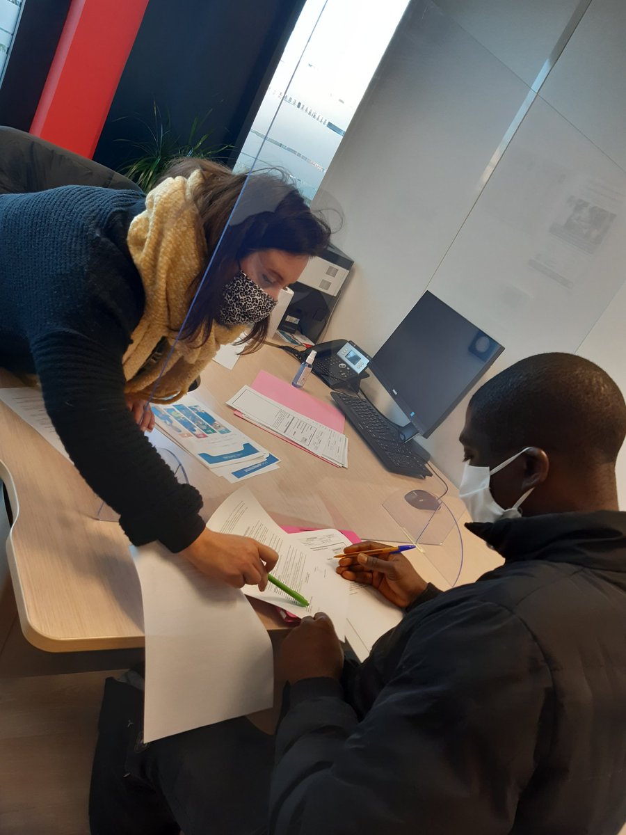 #PoleEmploi Lille Vaucanson, signature d'un contrat en CDDI avec Mme Sandrine Meriaux de Vitaservices groupe Vitamine T. Plusieurs autres recrutements à venir 😉 @AutinGael <a href="/thorel_karine/">Karine Thorel</a>  <a href="/HennacheCaro/">Caroline Hennache</a> <a href="/benoitpetit29/">Benoit Petit</a> <a href="/hego_marie/">Marie Hego</a> <a href="/RIFFARDCAROLINE/">RIFFARD CAROLINE</a>
